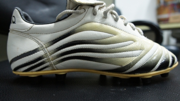 รองเท้าฟุตบอล KIKA Zebra