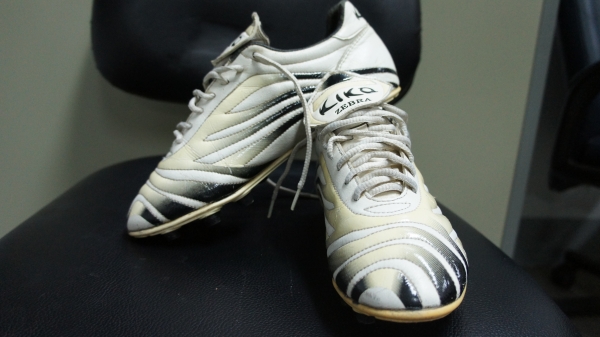 รองเท้าฟุตบอล KIKA Zebra