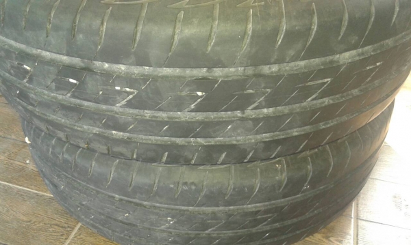ขายยางบิดโตน195/65/15ปี13ไม่ปะไม่บวมดอกเพียบมีรอยบาดมาหน่อยตามรูป2เส้น500