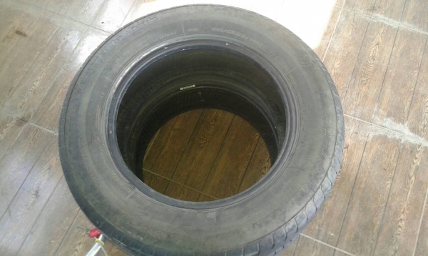 ขายยางบิดโตน195/65/15ปี13ไม่ปะไม่บวมดอกเพียบมีรอยบาดมาหน่อยตามรูป2เส้น500