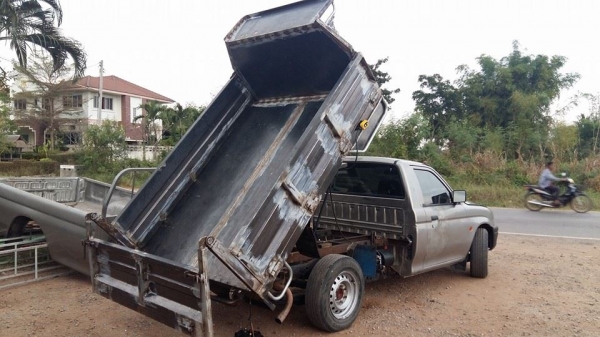 ปิคอัฟดั้มพ์ มิตซูบิชิสตาร์ด้า ติดดั้มพ์ ** รับต่อดั้มพ์รถปิคอัฟ รถกระบะ รถหกล้อ รถสิบล้อ รถอีแต๋น** ใช้งานหลากหลาย บรรทุกสี่ตันได้สะบายๆ สนใจโทร 081 074 5778 ลุงโหนกรับสาย