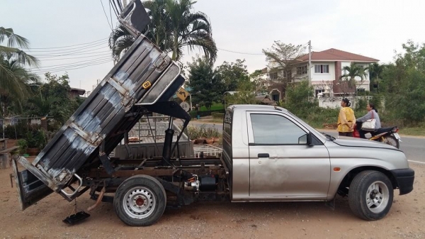 ปิคอัฟดั้มพ์ มิตซูบิชิสตาร์ด้า ติดดั้มพ์ ** รับต่อดั้มพ์รถปิคอัฟ รถกระบะ รถหกล้อ รถสิบล้อ รถอีแต๋น** ใช้งานหลากหลาย บรรทุกสี่ตันได้สะบายๆ สนใจโทร 081 074 5778 ลุงโหนกรับสาย