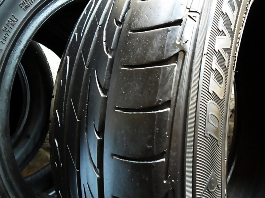 ยางขอบ17  ดันล็อป215-55-R17ลงพื้นปลายปี14 (4เส้น 3,200)