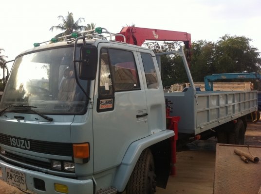 ISUZU ROCKY เทรน Tadano 3 ตัน 3 ปลอก 2 ชัก กระบะยาว 5.90 เมตร เครื่อง 6BD-1-165 แรงม้า กว้าง 2.4 เมตร ยาง 900 เครื่องดี คัสซีสวย ทำสีใหม่ ทะเบียนพร้อมโอน