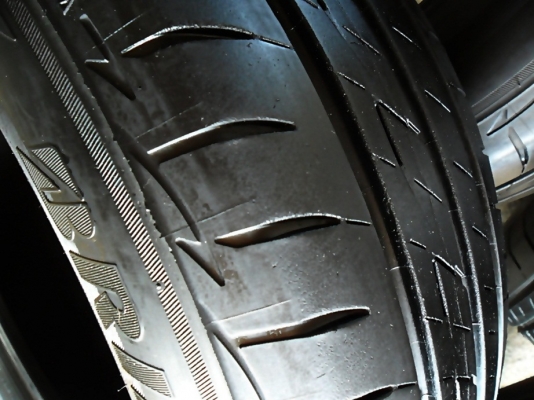 ยางขอบ15  บริดสโตน195-65-R15 ลงพื้นปี14 (4เส้น3,800)