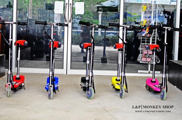 Scooter ไฟฟ้า ‪＃&lrm;ล็อตใหม่‬ เข้ามาแล้วจ้าา มี 5 สีให้เลือก สีฟ้า สีเหลือง สีดำ สีแดง สีชมพู รับน้ำหนัา