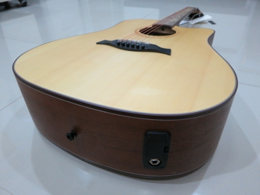 กีต้าร์โปร่งเว้าไฟฟ้า Amari รุ่น AM-419C สีไม้ด้าน คอสลัก ของใหม่ EQ อย่างดี