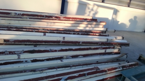 ชายเหล็กกล่อง 3x3 นิ้วยาว 4 เมตร 6 เมตรเหล็กฉาก3 นิ้ว6 เมตรโลละ 15 บาท