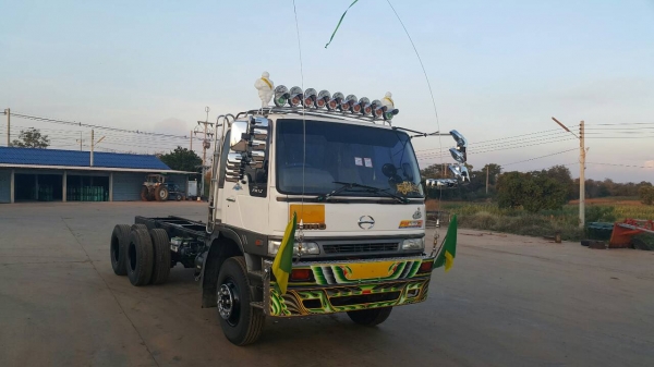 ขายด่วนสิบล้อสองเพลาหัวคัสซี 1Jสมอทองเครื่อง260แรงปี45 สภาพสวยพร้อมใช้