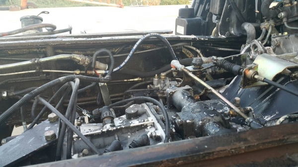 ขายด่วนสิบล้อสองเพลาหัวคัสซี 1Jสมอทองเครื่อง260แรงปี45 สภาพสวยพร้อมใช้