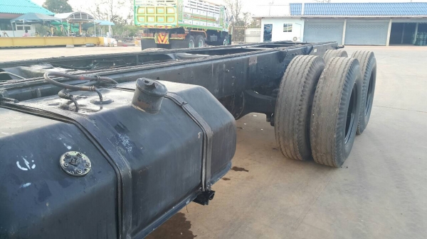 ขายด่วนสิบล้อสองเพลาหัวคัสซี 1Jสมอทองเครื่อง260แรงปี45 สภาพสวยพร้อมใช้