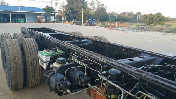 ขายด่วนสิบล้อสองเพลาหัวคัสซี 1Jสมอทองเครื่อง260แรงปี45 สภาพสวยพร้อมใช้