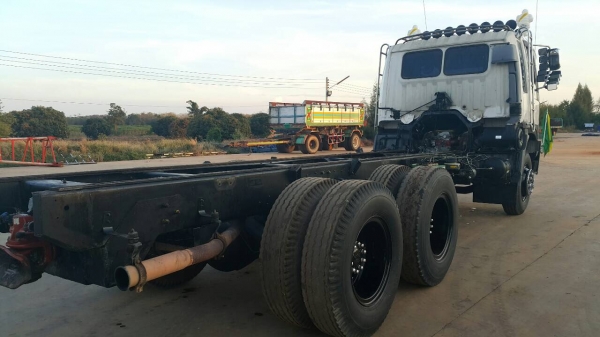 ขายด่วนสิบล้อสองเพลาหัวคัสซี 1Jสมอทองเครื่อง260แรงปี45 สภาพสวยพร้อมใช้