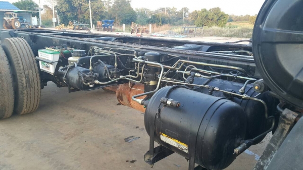 ขายด่วนสิบล้อสองเพลาหัวคัสซี 1Jสมอทองเครื่อง260แรงปี45 สภาพสวยพร้อมใช้