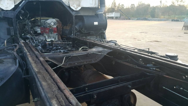 ขายด่วนสิบล้อสองเพลาหัวคัสซี 1Jสมอทองเครื่อง260แรงปี45 สภาพสวยพร้อมใช้