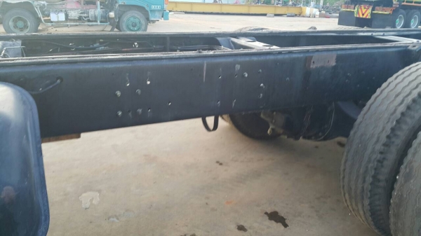 ขายด่วนสิบล้อสองเพลาหัวคัสซี 1Jสมอทองเครื่อง260แรงปี45 สภาพสวยพร้อมใช้