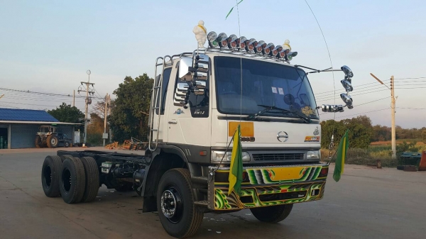 ขายด่วนสิบล้อสองเพลาหัวคัสซี 1Jสมอทองเครื่อง260แรงปี45 สภาพสวยพร้อมใช้