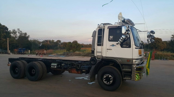 ขายด่วนสิบล้อสองเพลาหัวคัสซี 1Jสมอทองเครื่อง260แรงปี45 สภาพสวยพร้อมใช้