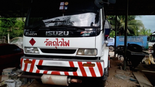 รถอีซุซุ 10 ล้อ บรรทุกน้ำมัน  FVM 195  แรงม้า. ปี 41.     สนใจติดต่อ  081 - 6079515