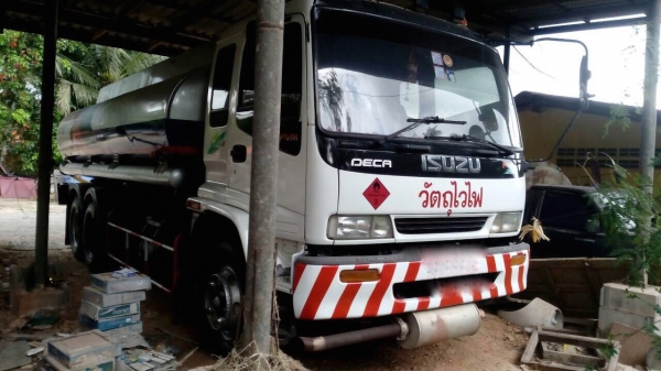 รถอีซุซุ 10 ล้อ บรรทุกน้ำมัน  FVM 195  แรงม้า. ปี 41.     สนใจติดต่อ  081 - 6079515