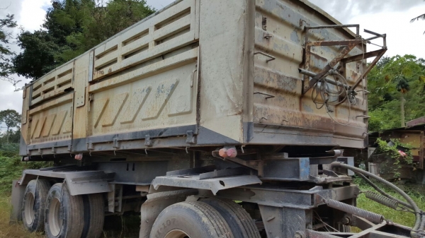 ขายหางพ่วง  สามมิต  3  เพลา. ยัด  ปี 47.    สนใจติดต่อ  081 - 6079515