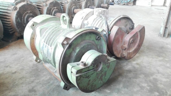 Sell>> มอเตอร์ สั่น-เขย่า ขนาด 1 HP. 1450 RPM. 380V. สภาพดีพร้อมใช้งาน มาคู่ (ไม่มีฝาครอบ)