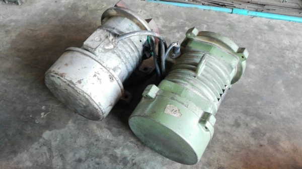 Sell>> มอเตอร์ สั่น-เขย่า ขนาด 1 HP. 1450 RPM. 380V. สภาพดีพร้อมใช้งาน มาคู่ (ไม่มีฝาครอบ)