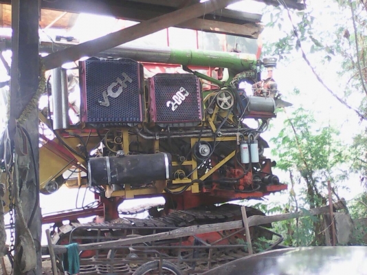 ขายวิเชียร การช่างรถสภาพดีครับ เครื่อง 6HH1 210 Turbo ตัวเดิน 10 ht โซ่แน่น แทร็คเต๋ม