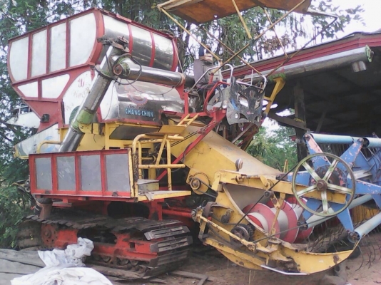 ขายวิเชียร การช่างรถสภาพดีครับ เครื่อง 6HH1 210 Turbo ตัวเดิน 10 ht โซ่แน่น แทร็คเต๋ม