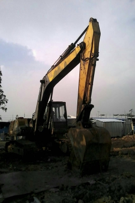 แบ็คโฮ KOMATSU PC200-5