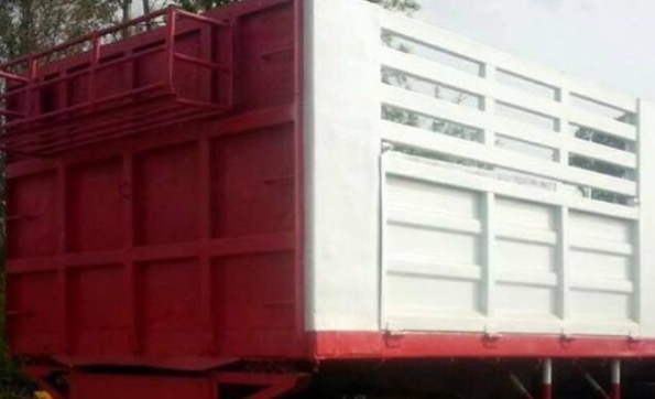 ขายด่วน ลูกพ่วง 3 คานดั๊มพ์ กระบะดั๊มพ์คอกเหล็กของอู่สหกิจ SHK ความยาว 6.40 เมตรสภาพสวยพร้อมบรรทุกหนักได้เลยครับ 3 คานยัดยังไม่ลงเล่มขายตามสภาพนะครับ ช่วงล่างคัชซีสวยไม่มีบิดไม่มีบวม ยางสภาพดีโดยรวมประมาณ 60\% พร้อมใช้งาน เอกสารทะเบียนครบพร้อม ราคาต่อรองได