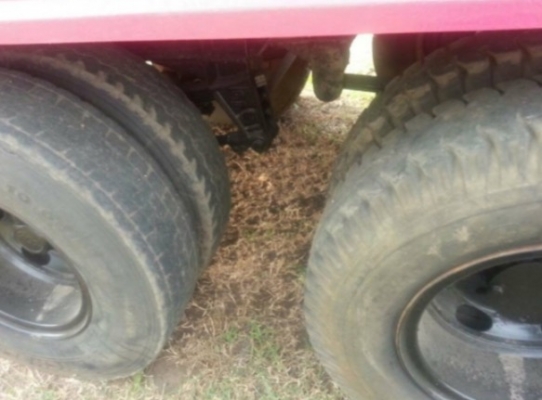 ขายด่วน ลูกพ่วง 3 คานดั๊มพ์ กระบะดั๊มพ์คอกเหล็กของอู่สหกิจ SHK ความยาว 6.40 เมตรสภาพสวยพร้อมบรรทุกหนักได้เลยครับ 3 คานยัดยังไม่ลงเล่มขายตามสภาพนะครับ ช่วงล่างคัชซีสวยไม่มีบิดไม่มีบวม ยางสภาพดีโดยรวมประมาณ 60\% พร้อมใช้งาน เอกสารทะเบียนครบพร้อม ราคาต่อรองได