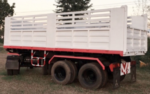 ขายด่วน ลูกพ่วง 3 คานดั๊มพ์ กระบะดั๊มพ์คอกเหล็กของอู่สหกิจ SHK ความยาว 6.40 เมตรสภาพสวยพร้อมบรรทุกหนักได้เลยครับ 3 คานยัดยังไม่ลงเล่มขายตามสภาพนะครับ ช่วงล่างคัชซีสวยไม่มีบิดไม่มีบวม ยางสภาพดีโดยรวมประมาณ 60\% พร้อมใช้งาน เอกสารทะเบียนครบพร้อม ราคาต่อรองได