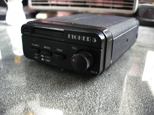 เครื่องตรวจจับความเร็วพร้อมตัวกวนสัญญาณ เครื่องตรวจจับความเร็วพร้อมตัวกวนสัญญาณ