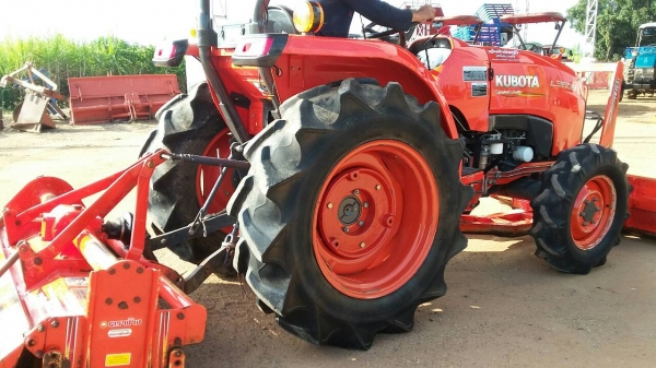 หาชื้อรถไถคูโบต้า L3608 เชิณมาหาเราครับ มีไบมีดตราช้าง1อันสวยๆเดิมๆ โลตาลีตราช้าง1อันพร้อมไช้งานทะเบียนพร้อม  ขายใน  ราคา295000บาท รถอยู่วังบัว คลองขลุง กำแพงเพชร    สนใจสอบุถามได้ที่081 3655997 อำพร  พาเจริญ  ราคาต่อรองได้อีกนะครับ