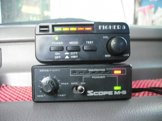 เครื่องตรวจจับความเร็วพร้อมตัวกวนสัญญาณ