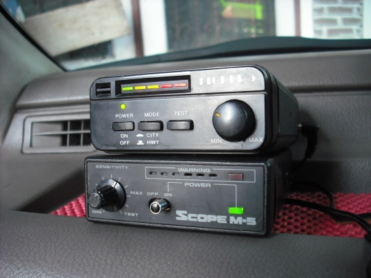 เครื่องตรวจจับความเร็วพร้อมตัวกวนสัญญาณ เครื่องตรวจจับความเร็วพร้อมตัวกวนสัญญาณ