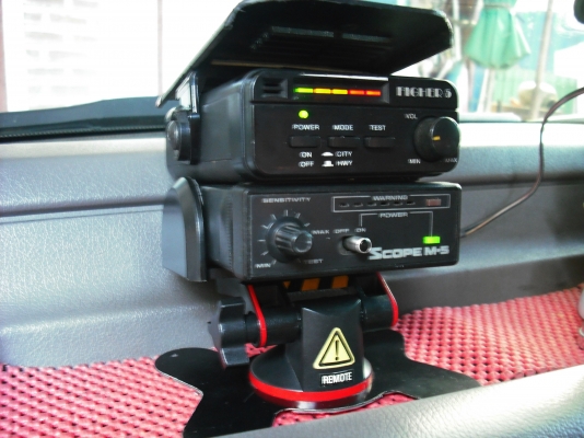 เครื่องตรวจจับความเร็วพร้อมตัวกวนสัญญาณ เครื่องตรวจจับความเร็วพร้อมตัวกวนสัญญาณ