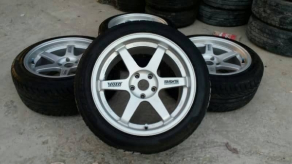 ล้อ te37 ขอบ 18 5รู 114 พร้อมยาง 245 45 18 ปี 15 ชุดล่ะ 17500