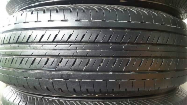 ยาง bridgestone 215 70 15 ปี 14  ชุดล่ะ 6500