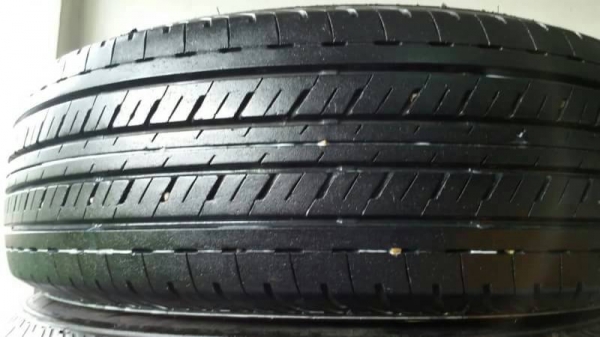 ยาง bridgestone 215 70 15 ปี 14  ชุดล่ะ 6500