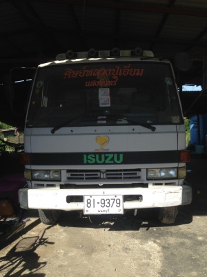 รถเกี่ยวข้าวพร้อมรถหกล้อ