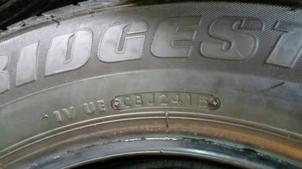 ยาง bridgestone 215 65 16 ปี 15 ถอดป้ายแดงชุดล่ะ 9500
