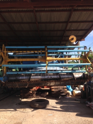 รถเกี่ยวข้าวพร้อมรถหกล้อ รถเกี่ยวข้าวพร้อมรถหกล้อ