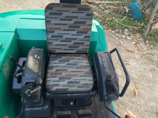 ขายแม็คโคร KOMATSU PC 30-7 พร้อมใช้งาน ติดต่อ 086-775-7900 086-324-1992