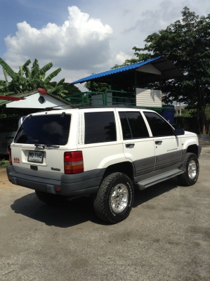 +++ ขายรถ JEEP GRAND CHEROKEE  เครื่องยนต์เบนซิน  ติดแก๊ส  เกียร์ออโตเมติค  ยกสูง  3  นิ้ว เบาะหนัง  เครื่องดี  เกียร์ดี  ยาง BF31  สนใจ โทร. 081-659-7598  +++