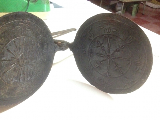 ขายที่ทำทองม้วน ลายเก่า 2 คู่ราคา 600 บาท