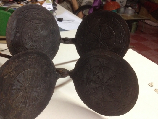 ขายที่ทำทองม้วน ลายเก่า 2 คู่ราคา 600 บาท