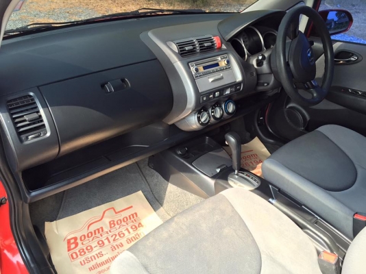 ขาย HONDA JAZZ โฉมแรก ปี 2004 สีแดง แอร์เย็น ขับนิ่งมาก ขับดีมาก ภายในสะอาด ไม่เคยติดแก็ส วิ่ง 140000 โล แม็กขอบ 17 ดอกเต็ม ส