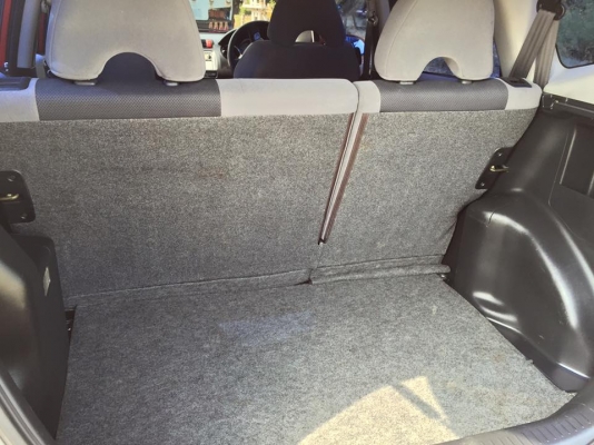 ขาย HONDA JAZZ โฉมแรก ปี 2004 สีแดง แอร์เย็น ขับนิ่งมาก ขับดีมาก ภายในสะอาด ไม่เคยติดแก็ส วิ่ง 140000 โล แม็กขอบ 17 ดอกเต็ม ส